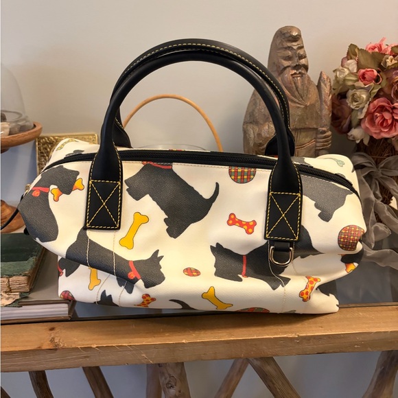 Dooney and Bourke 2009 Scottie Dog Bag. Tartan inside. NWOT. - Picture 2 of 13
